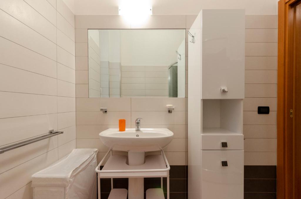 Kúpeľňa v ubytovaní JOIVY Apt for 4, metres from beach, in Sestri Levante