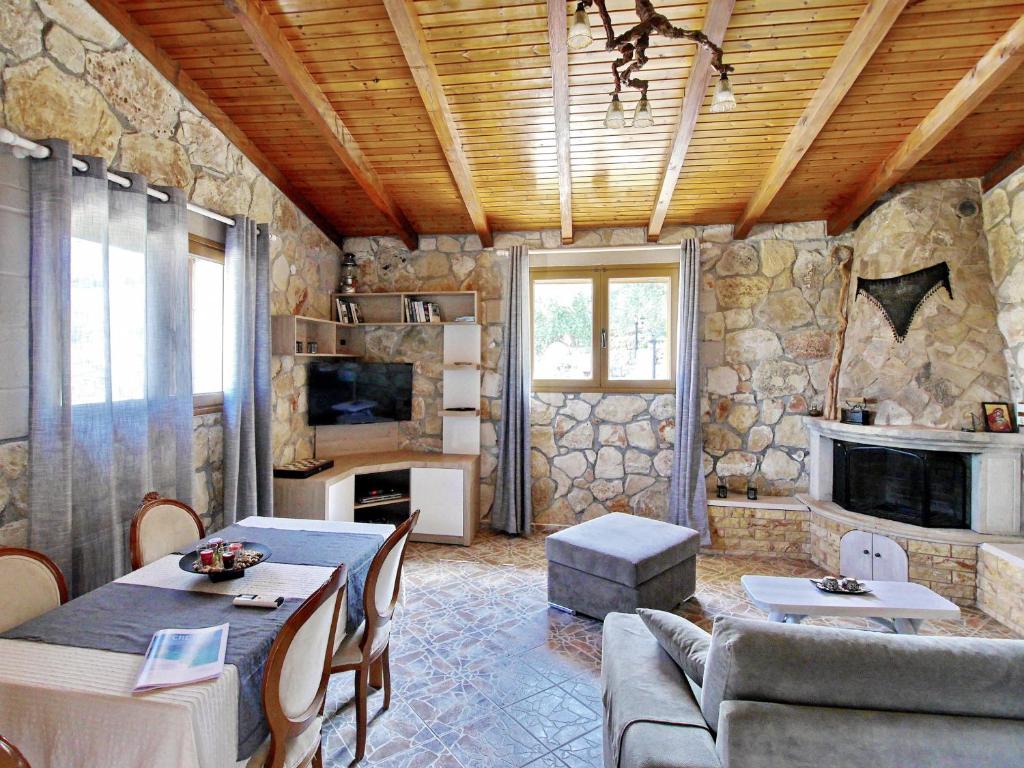 TV a/nebo společenská místnost v ubytování Villa Vangelis Stylos Crete