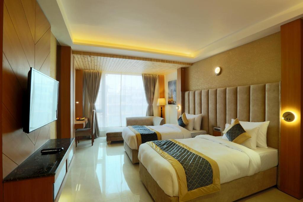 Postel nebo postele na pokoji v ubytování Hotel Omega - Gurgaon Central, Sec 45