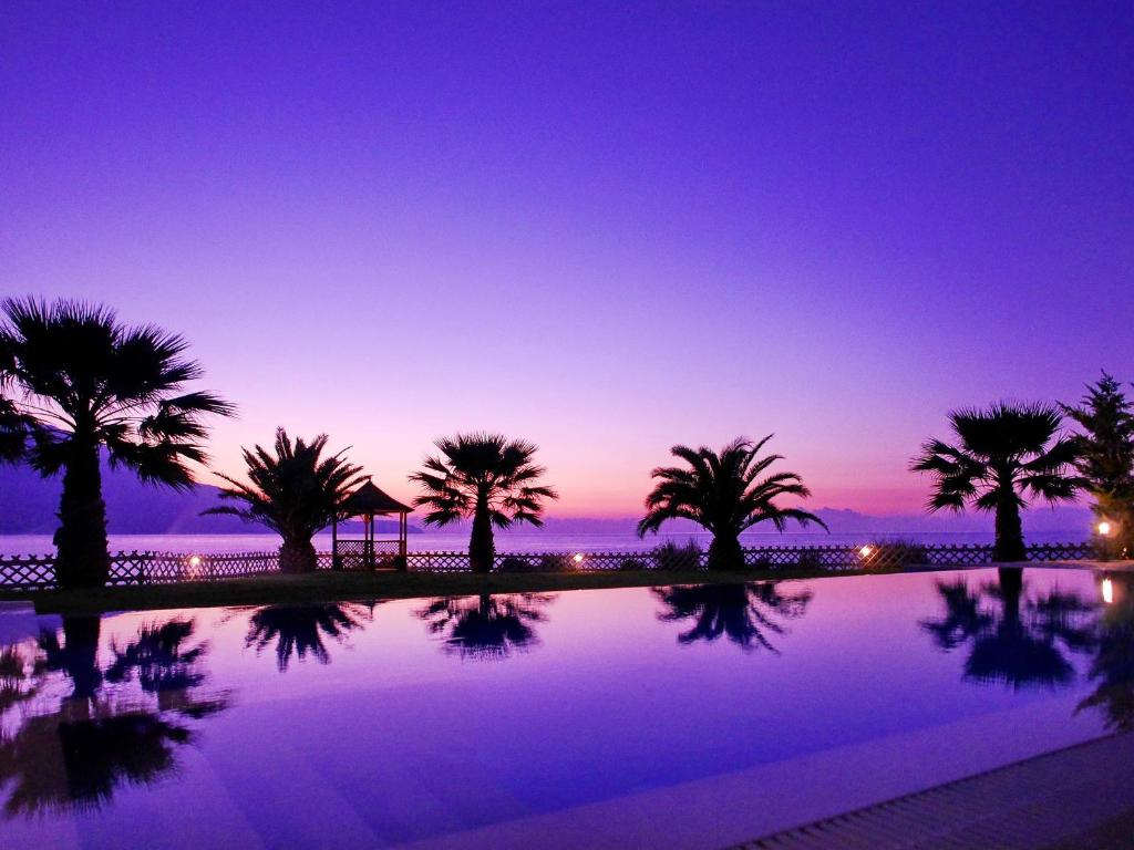 Bazén v ubytování Villa Anna Maria Rock Beach Pure Luxury nebo v jeho okolí