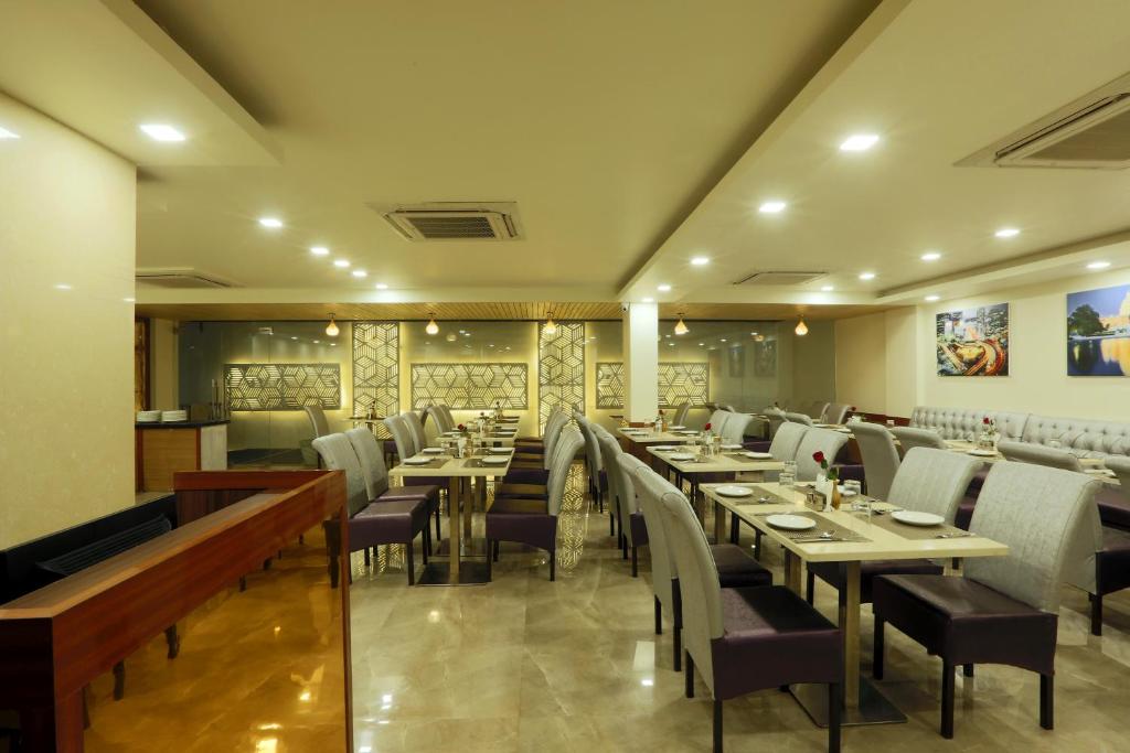 Posezení v ubytování Hotel Omega - Gurgaon Central, Sec 45