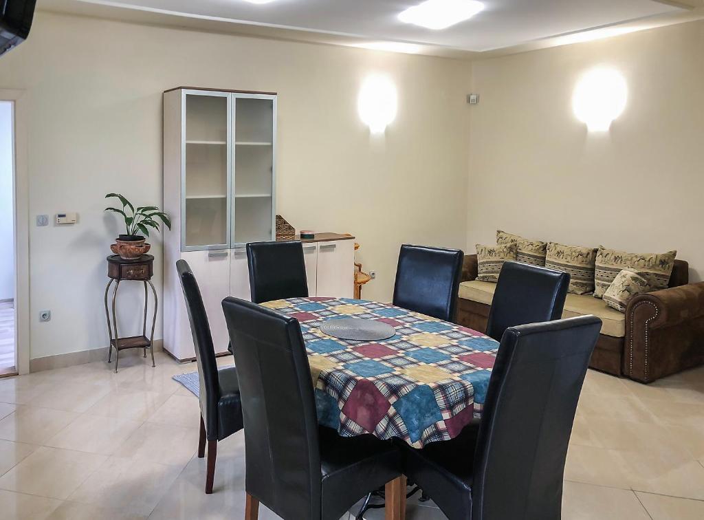 Posedenie v ubytovaní Vino Apartman