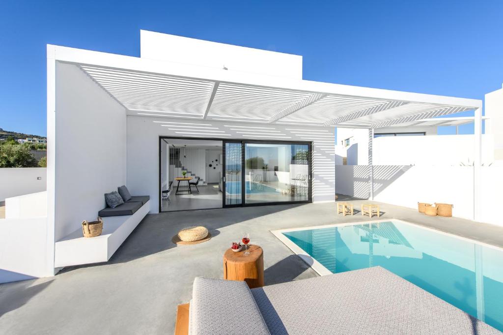 Bazén v ubytování Cocoon Luxury Villas nebo v jeho okolí