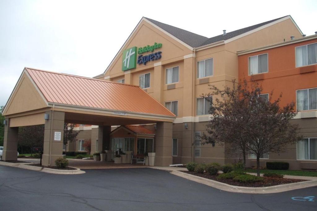 a rendering of a hotel at Holiday Inn Express Lapeer, an IHG Hotel in Lapeer