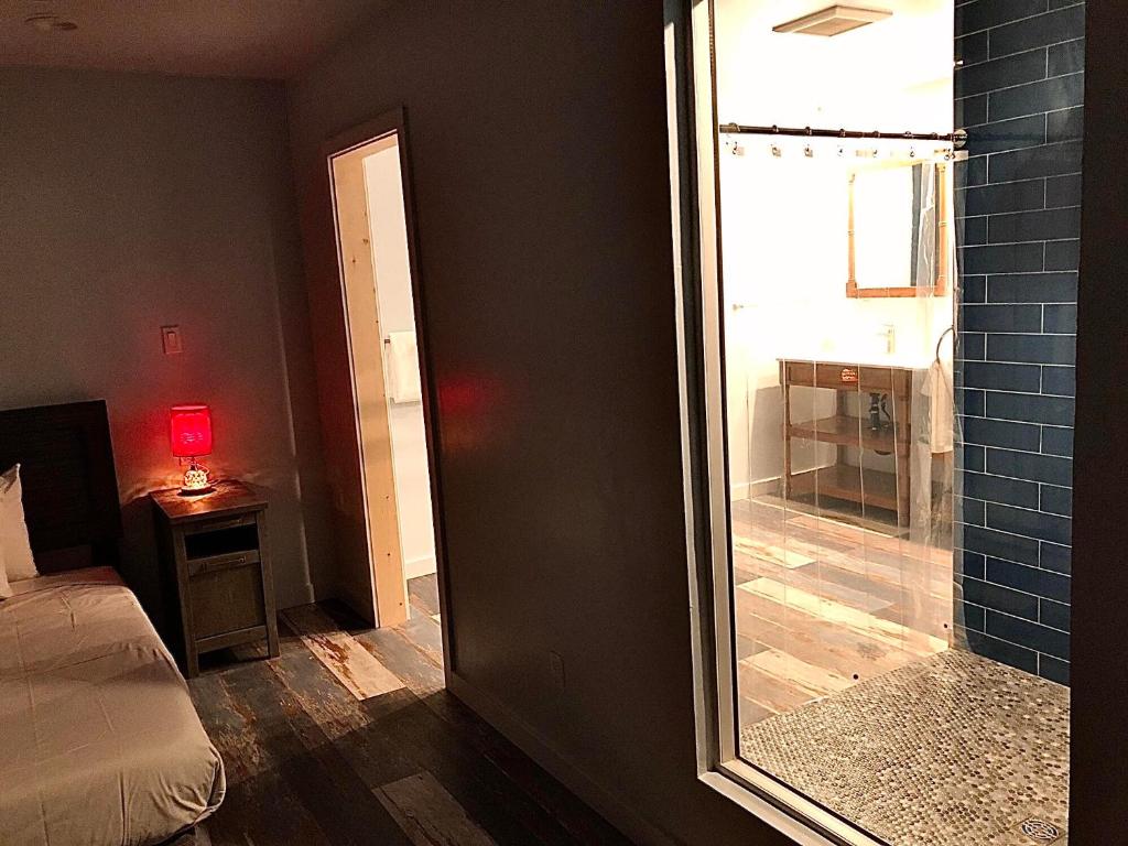 Postel nebo postele na pokoji v ubytování Tao Cabins