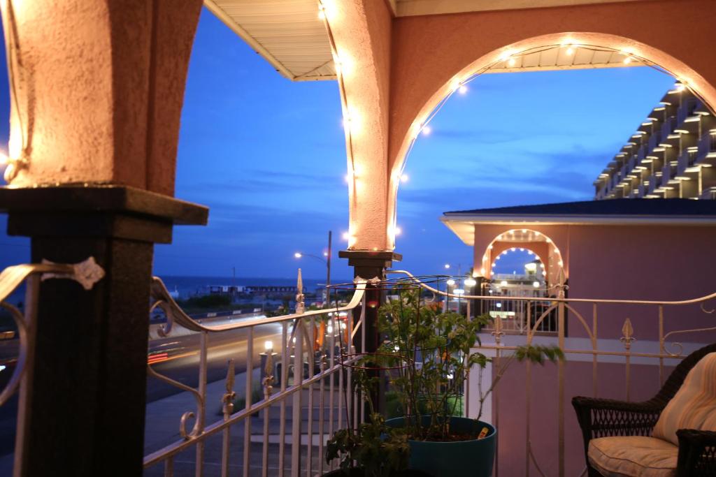 Balkón nebo terasa v ubytování Periwinkle Inn
