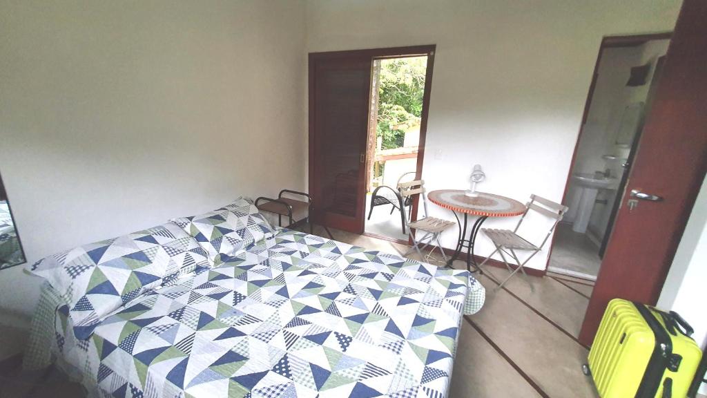 Cama ou camas em um quarto em Casa da Josie em Maresias com piscina no pé da Mata Atlântica - 4 quartos