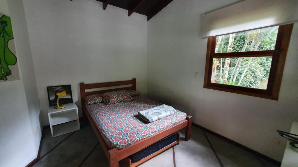 Cama ou camas em um quarto em Casa da Josie em Maresias com piscina no pé da Mata Atlântica - 4 quartos