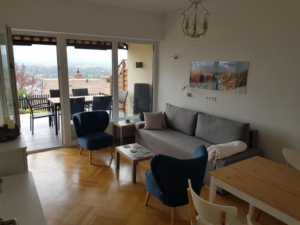 Posezení v ubytování Blick über Krems mit Terrasse