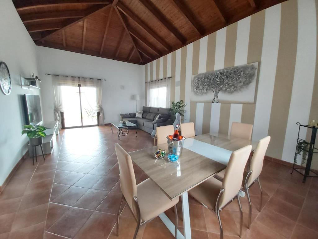Posezení v ubytování Villa Thais, private heated pool, ideal for your holidays in Caleta de Fuste