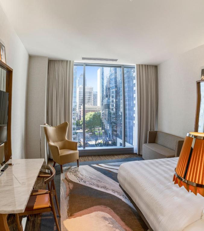 Postel nebo postele na pokoji v ubytování Lotte Hotel Seattle
