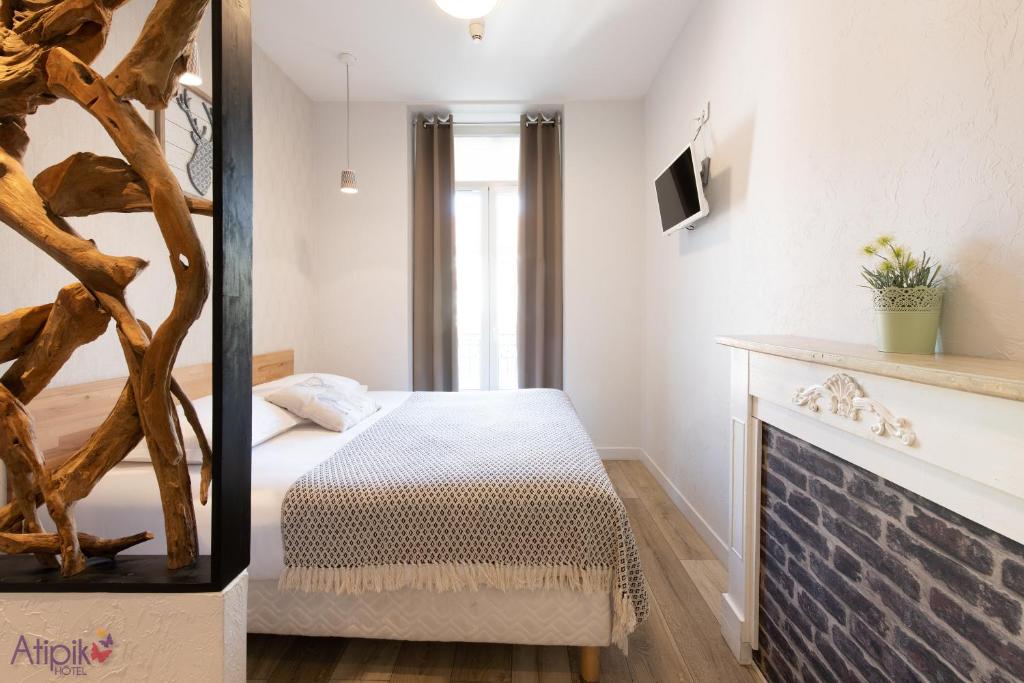 TV a/nebo společenská místnost v ubytování Atipik Hôtel