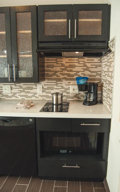 Candlewood Suites Fort Collins by IHG - King Studio Suite With Hearing Accessible Tub