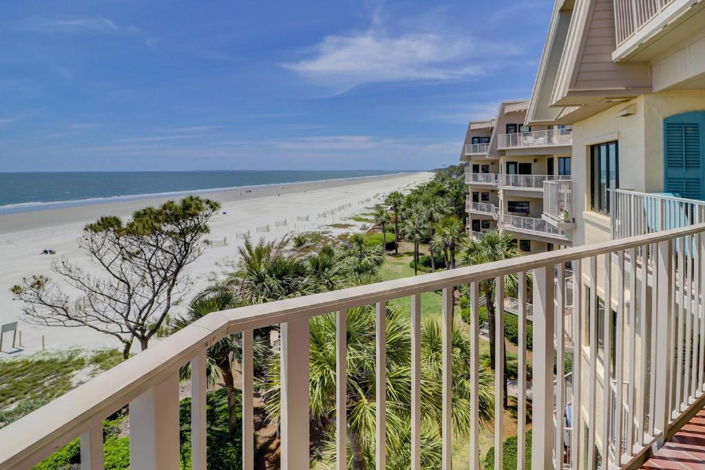 Views 4th Floor Direct Oceanfront Condo Updated with New