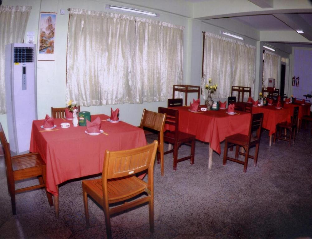 Restaurace v ubytování Hotel Shwe Eain Taw