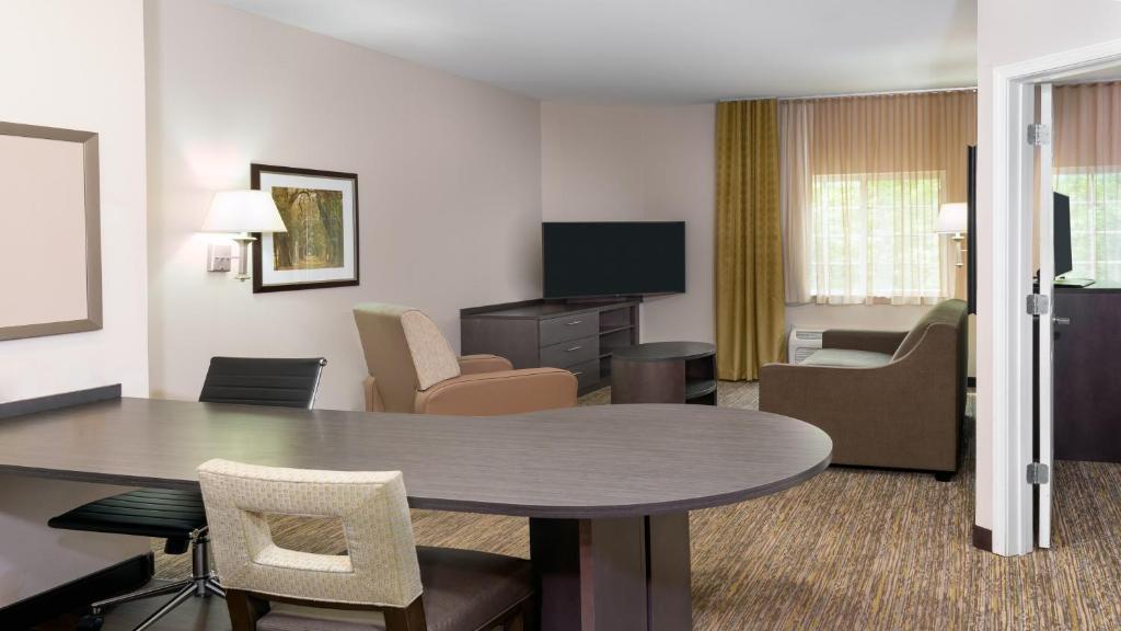 Candlewood Suites Athens, an IHG Hotel - King Suite Met één Slaapkamer Met Een Bankje
