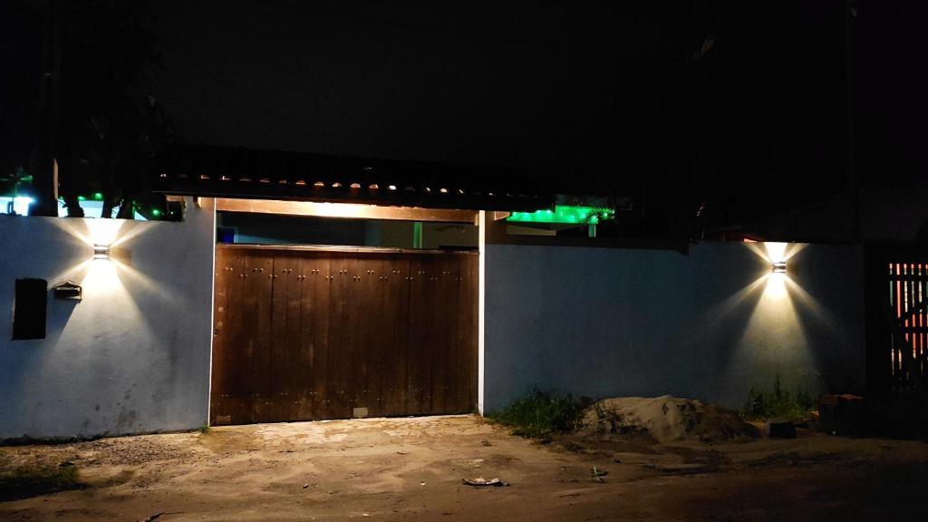  Casa com piscina próximo a Maranduba