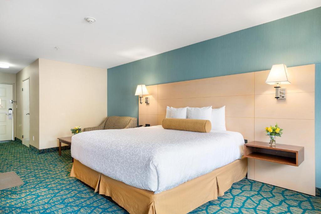 Casablanca Inn - King Room With Spa Bath And Balcony - Non-Smoking