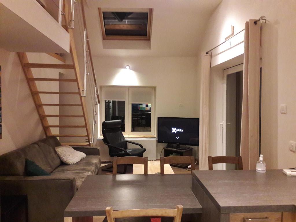 La Cave Au Chat Pitre Villers Le Bouillet Updated 21 Prices