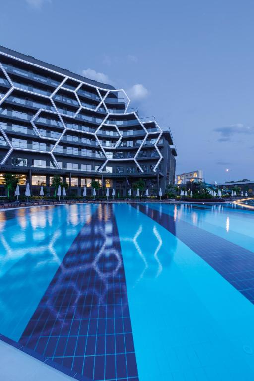 Bazén v ubytování Bosphorus Sorgun Hotel Ultra All Inclusive nebo v jeho okolí