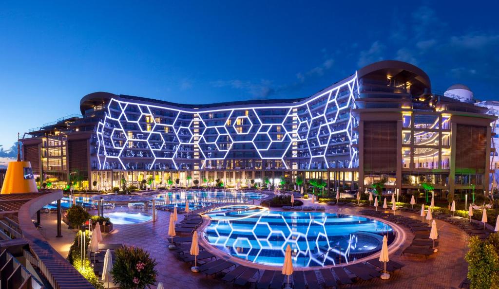 Bazén v ubytování Bosphorus Sorgun Hotel Ultra All Inclusive nebo v jeho okolí