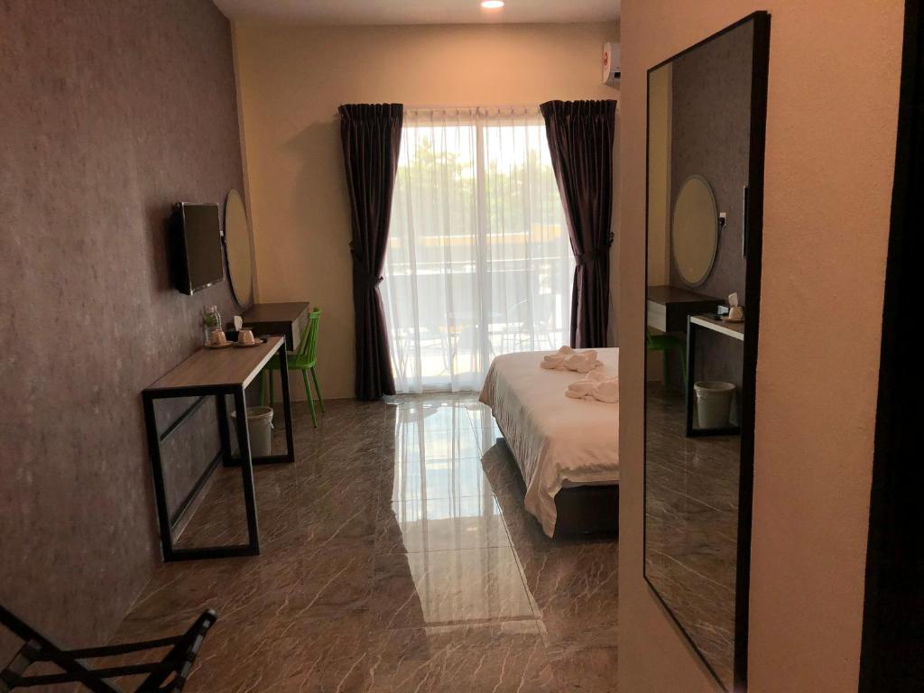 Wings Hotel - Standard King Room