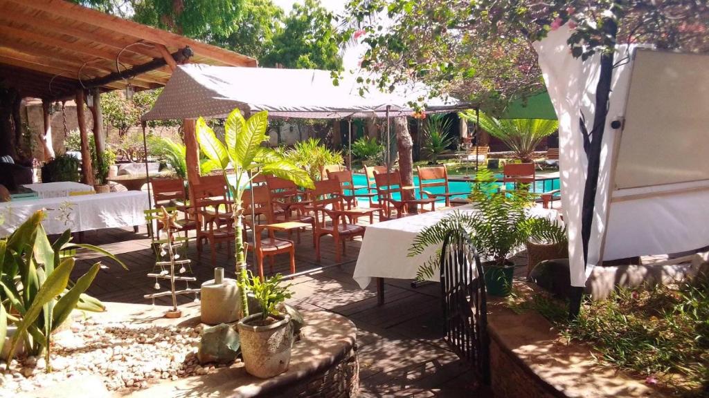 a patio with a table and chairs and plants at Hyppocampo in Toliara