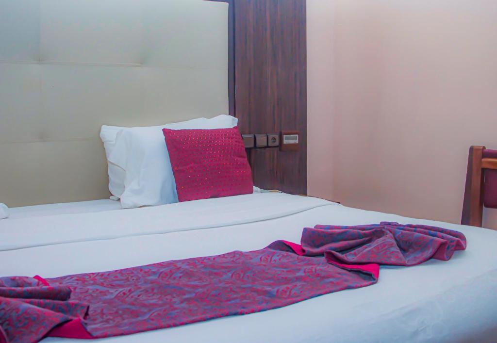 Hotel Fleur De Lys Almadies - Suite Con Vista Da Giardino