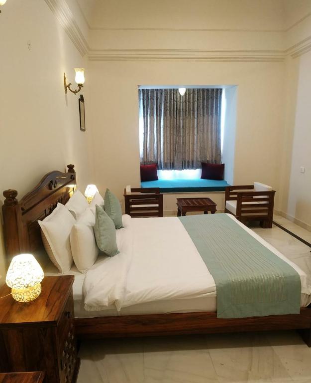 Hotel Raj Bagh Palace - Deluxe Double Room