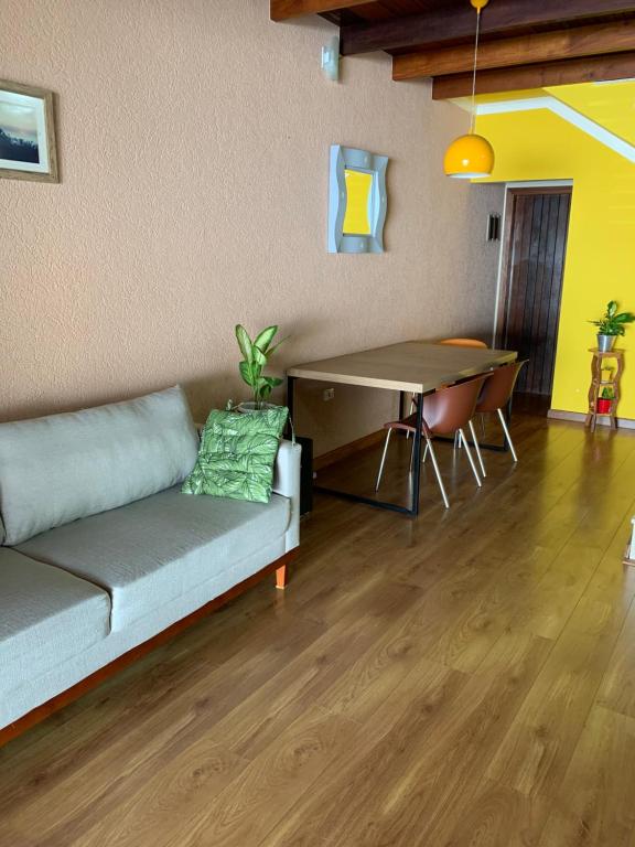  CASA CONFORTÁVEL PRAIA E MONTANHA
