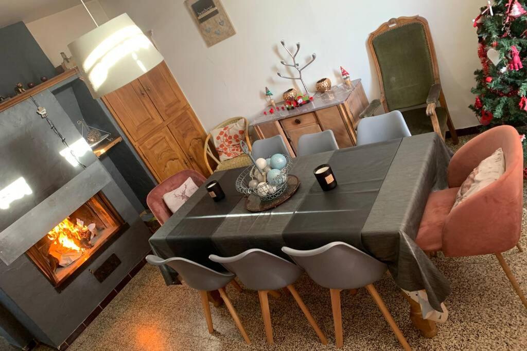 Kuchyň nebo kuchyňský kout v ubytování L'ancienne école d'Erpigny