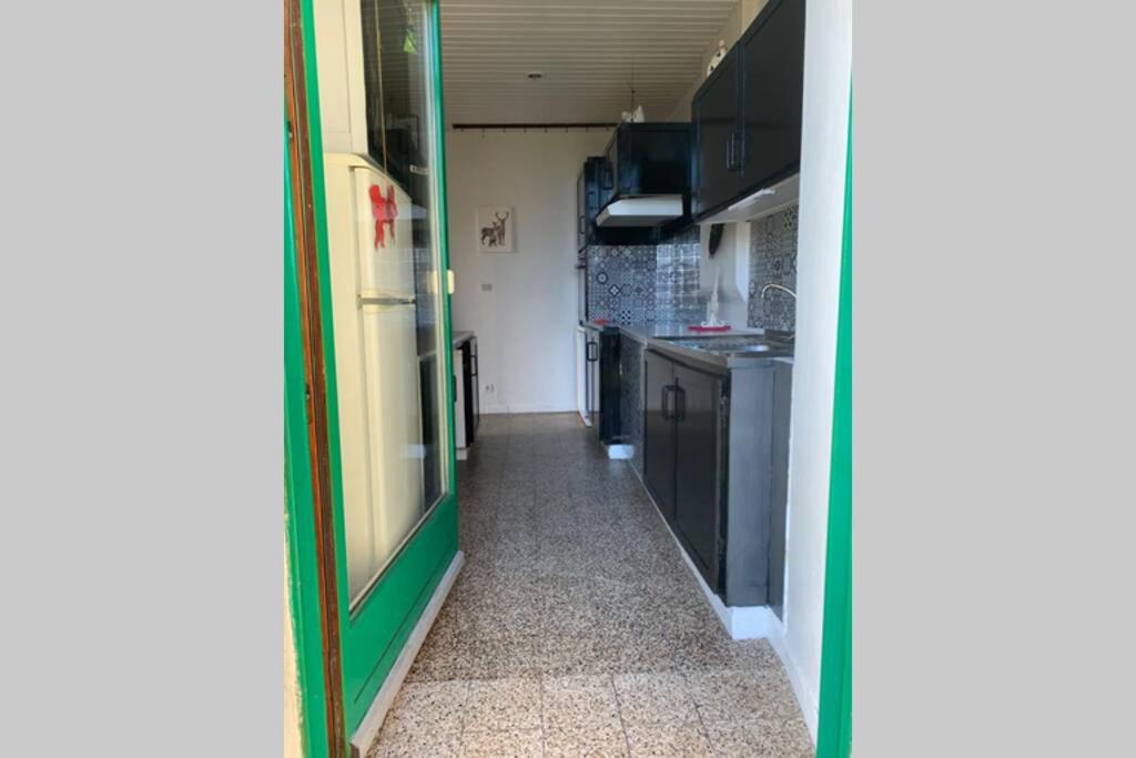 Kuchyň nebo kuchyňský kout v ubytování L'ancienne école d'Erpigny
