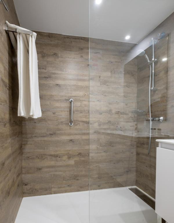 A bathroom at Aparthotel las Dunas