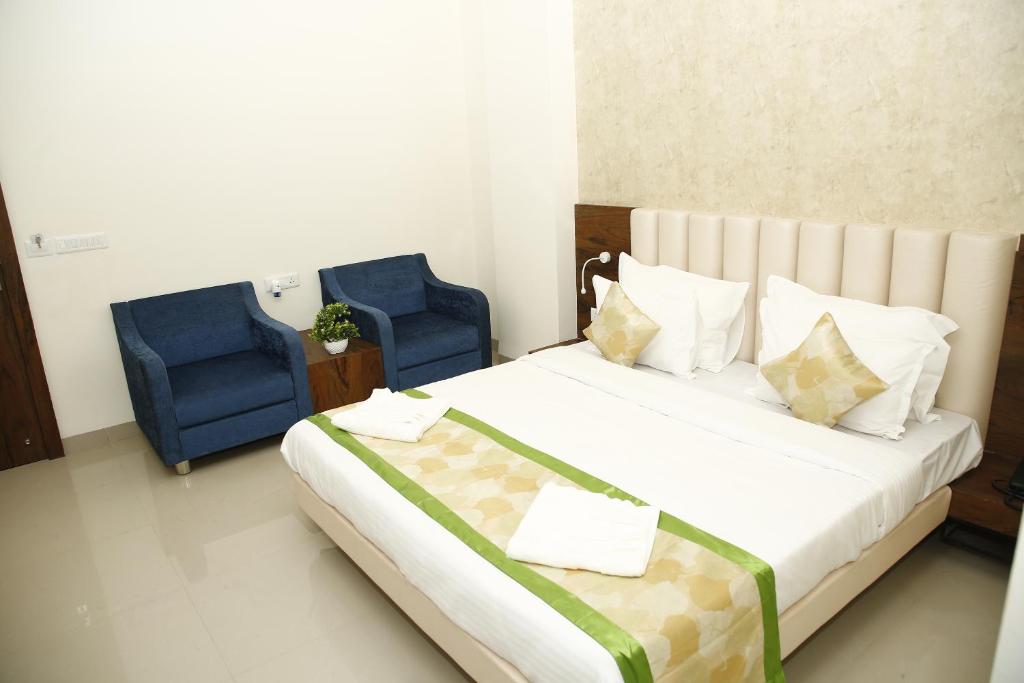 Postel nebo postele na pokoji v ubytování Hotel Manas Plus
