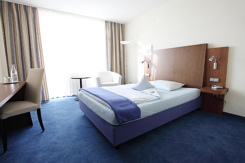 Postel nebo postele na pokoji v ubytování Hotel Garni Max Zwo