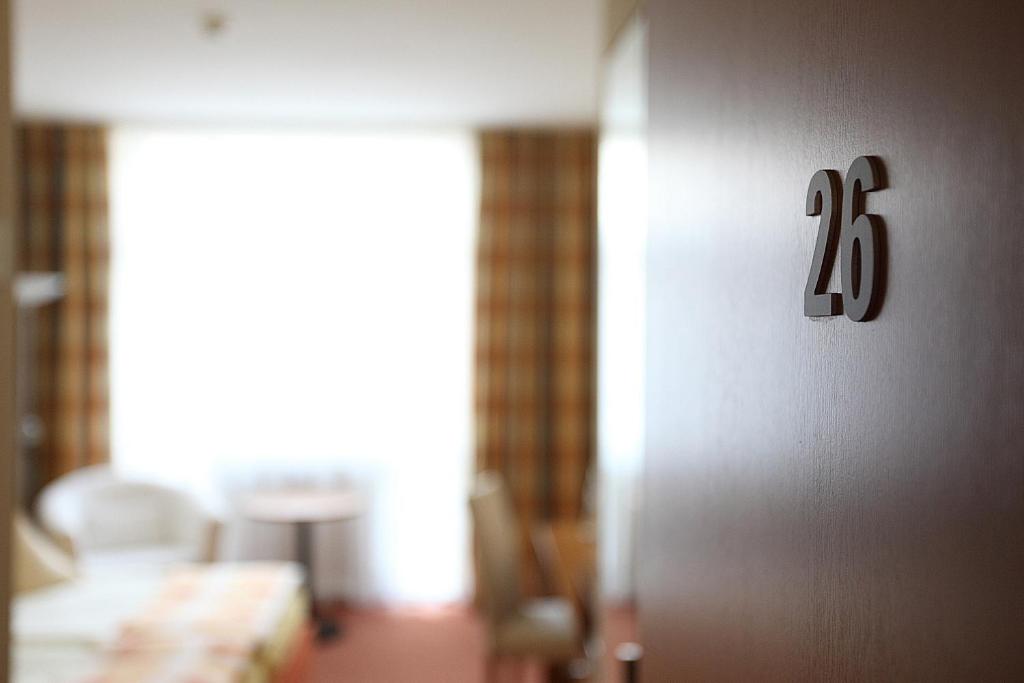 Postel nebo postele na pokoji v ubytování Hotel Garni Max Zwo