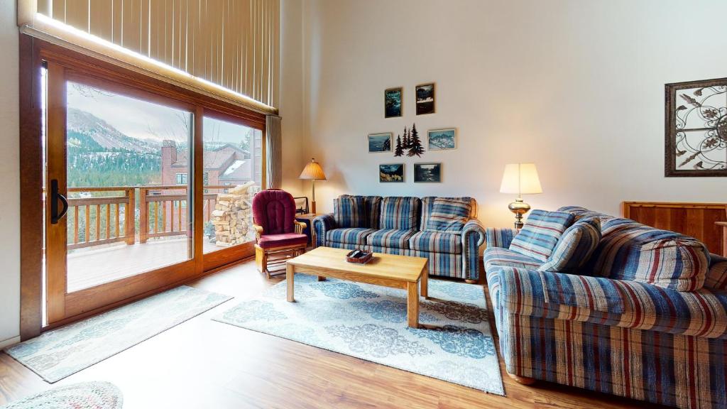 a living room with two couches and a table at Meadow Ridge #28 condo in Mammoth Lakes