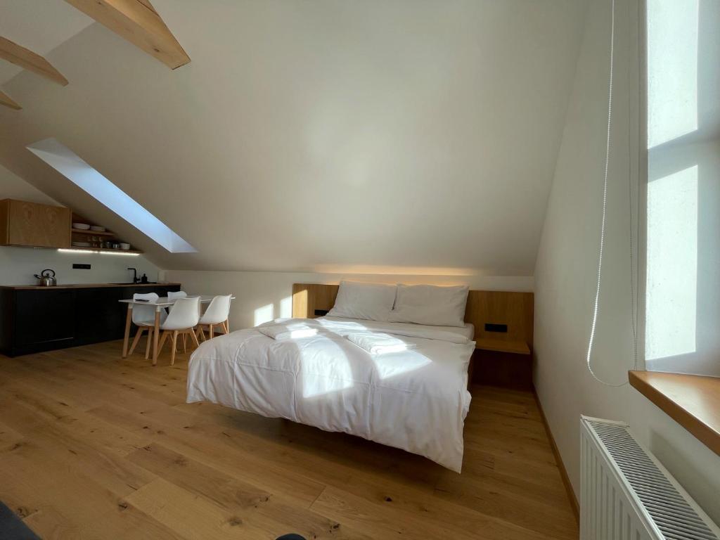 Postel nebo postele na pokoji v ubytování Apartmány Hacienda Boží Dar