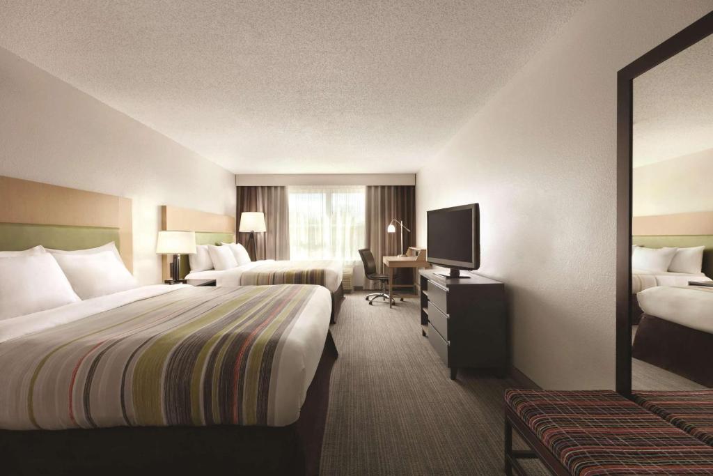 Country Inn & Suites by Radisson, Washington, DC East - Capitol Heights, MD - Executive King Room With Two King Beds