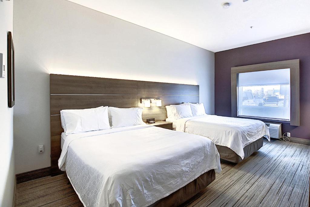 
Standard Room with Two Queen Beds
