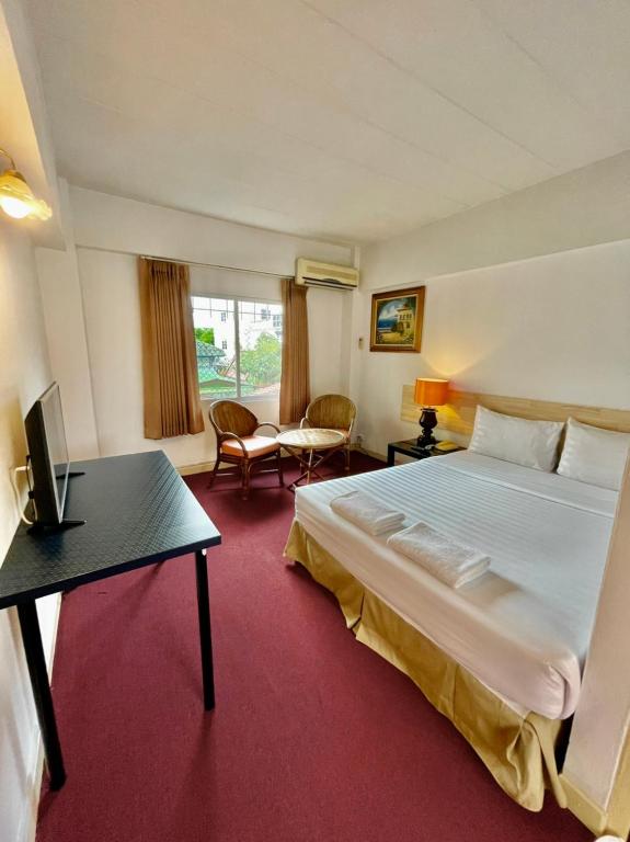 MANGO Lagoon Place - Resim 22