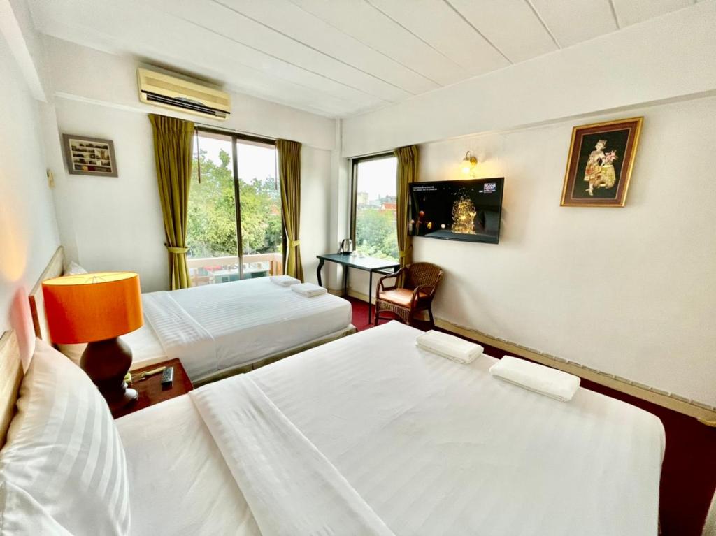 MANGO Lagoon Place - Resim 17