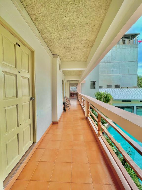 MANGO Lagoon Place - Resim 14