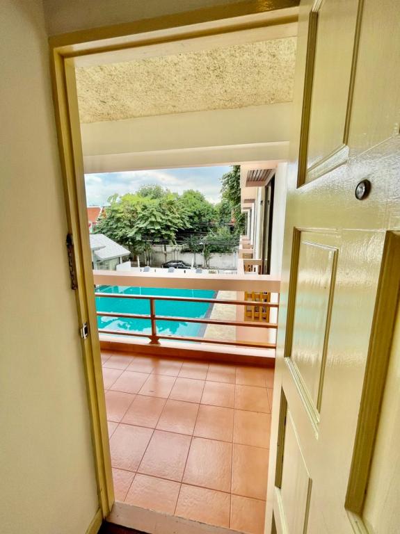 MANGO Lagoon Place - Resim 16