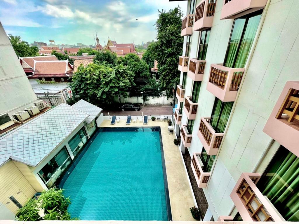 MANGO Lagoon Place - Resim 13