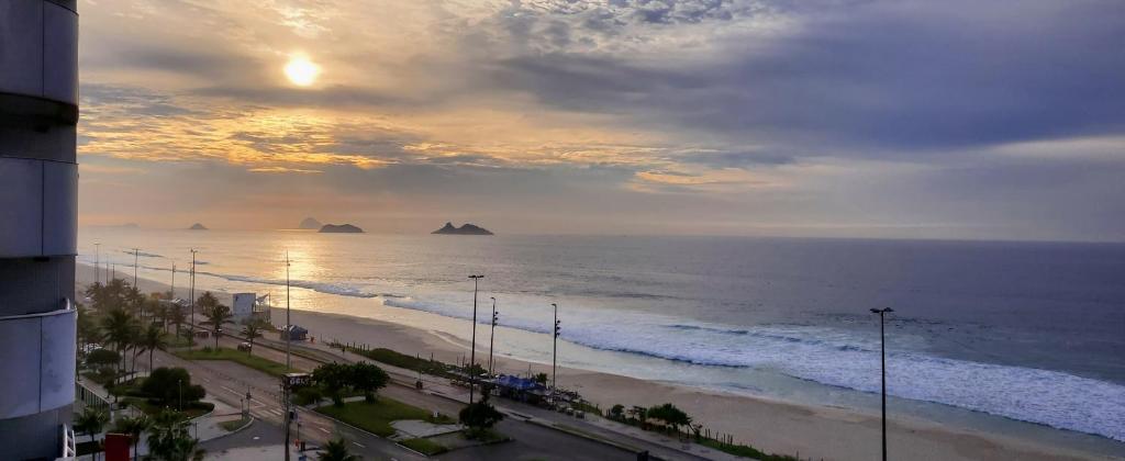 a view of the beach and the ocean at sunset at Casa Del Mar in Rio de Janeiro