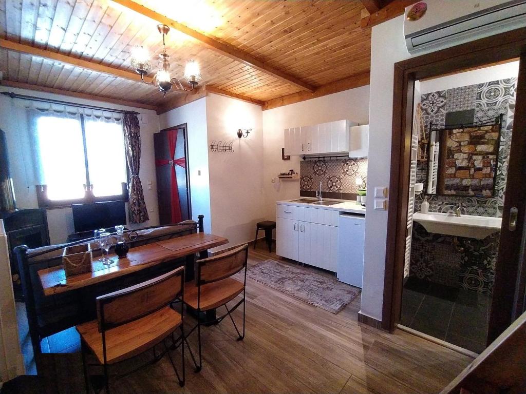 Kuchyň nebo kuchyňský kout v ubytování Rustic House