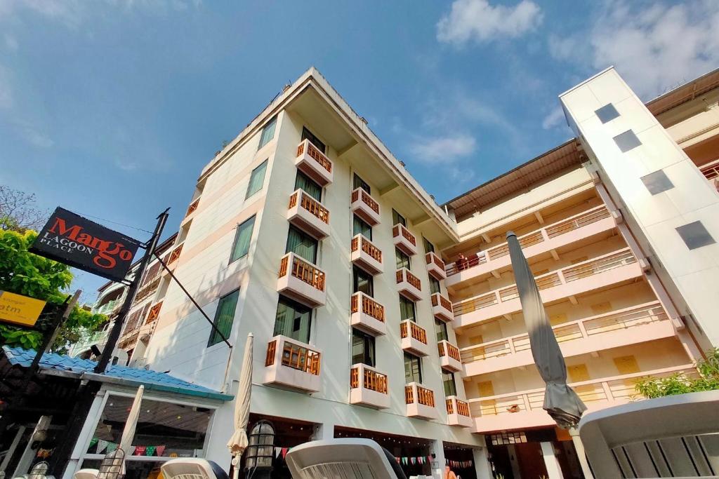 MANGO Lagoon Place - Resim 7