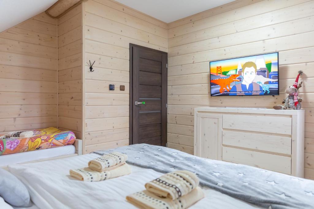 Postel nebo postele na pokoji v ubytování Zrúboček / Log Cabin