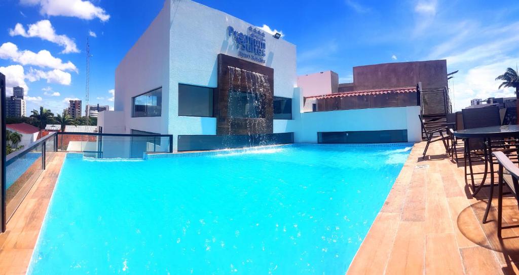 a large swimming pool on the roof of a building at Premium Suites Deluxe Aparthotel Equipetrol in Santa Cruz de la Sierra